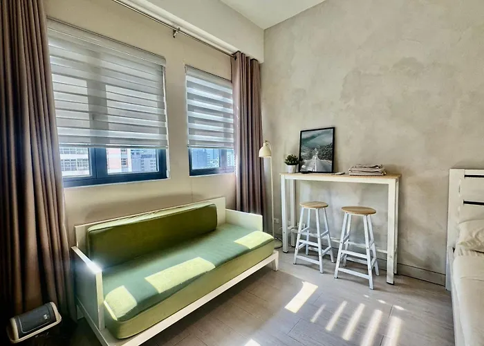Cozy In Salcedo Village Makati Near Ayala *