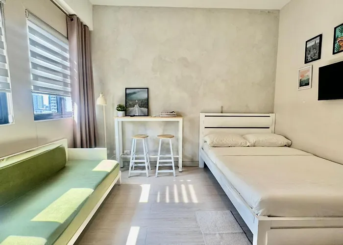 Cozy In Salcedo Village Makati Near Ayala
