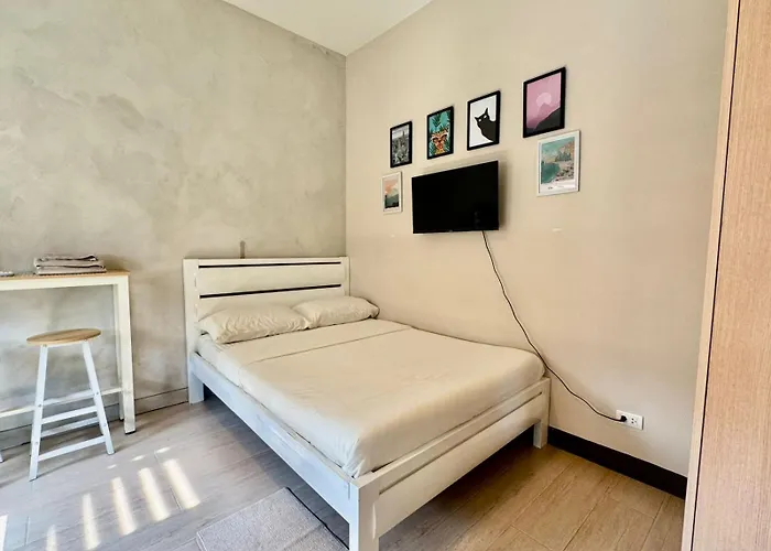 Cozy In Salcedo Village Makati Near Ayala